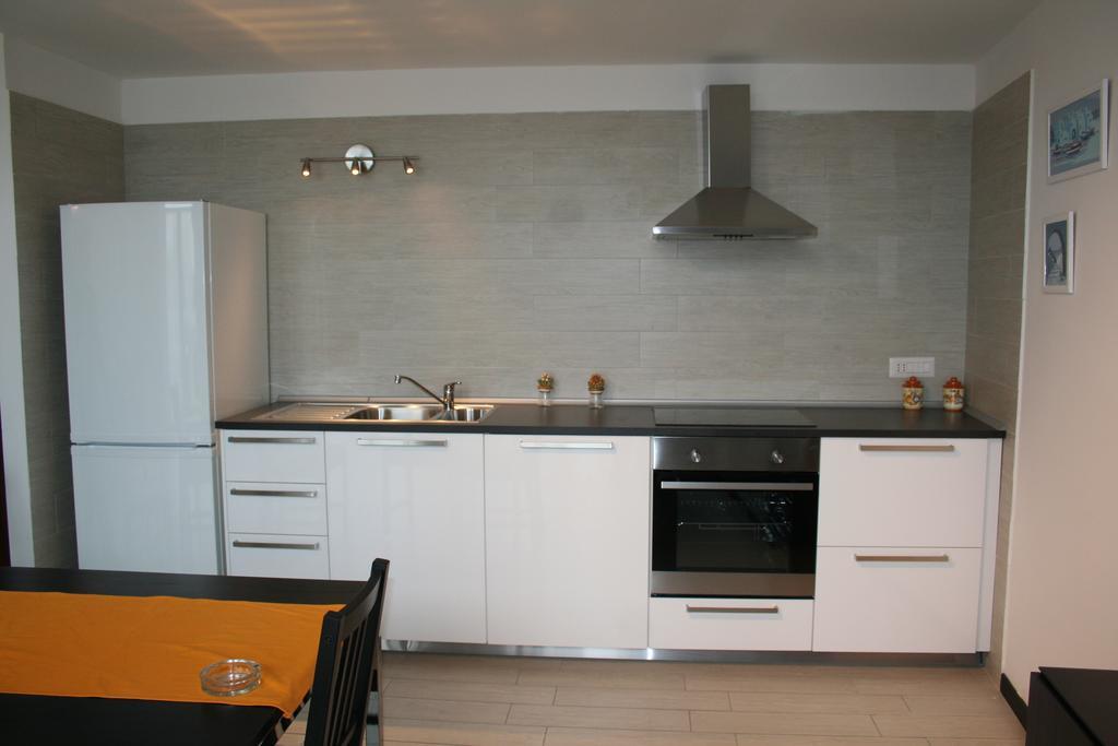 Sweethometoledo Neapel Rum bild